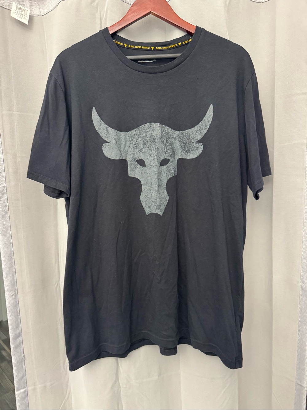Project Rock Men’s Black Bull Graphic T-Shirt Under Armour - XL